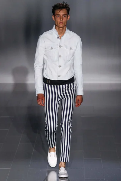 Look 8